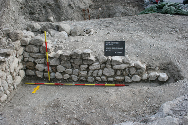 Mauern eines Grabbaues in Thaur