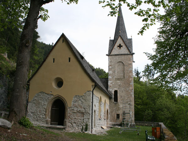 St. Georgenberg - Aussenansicht der Lindenkirche Richtung Osten