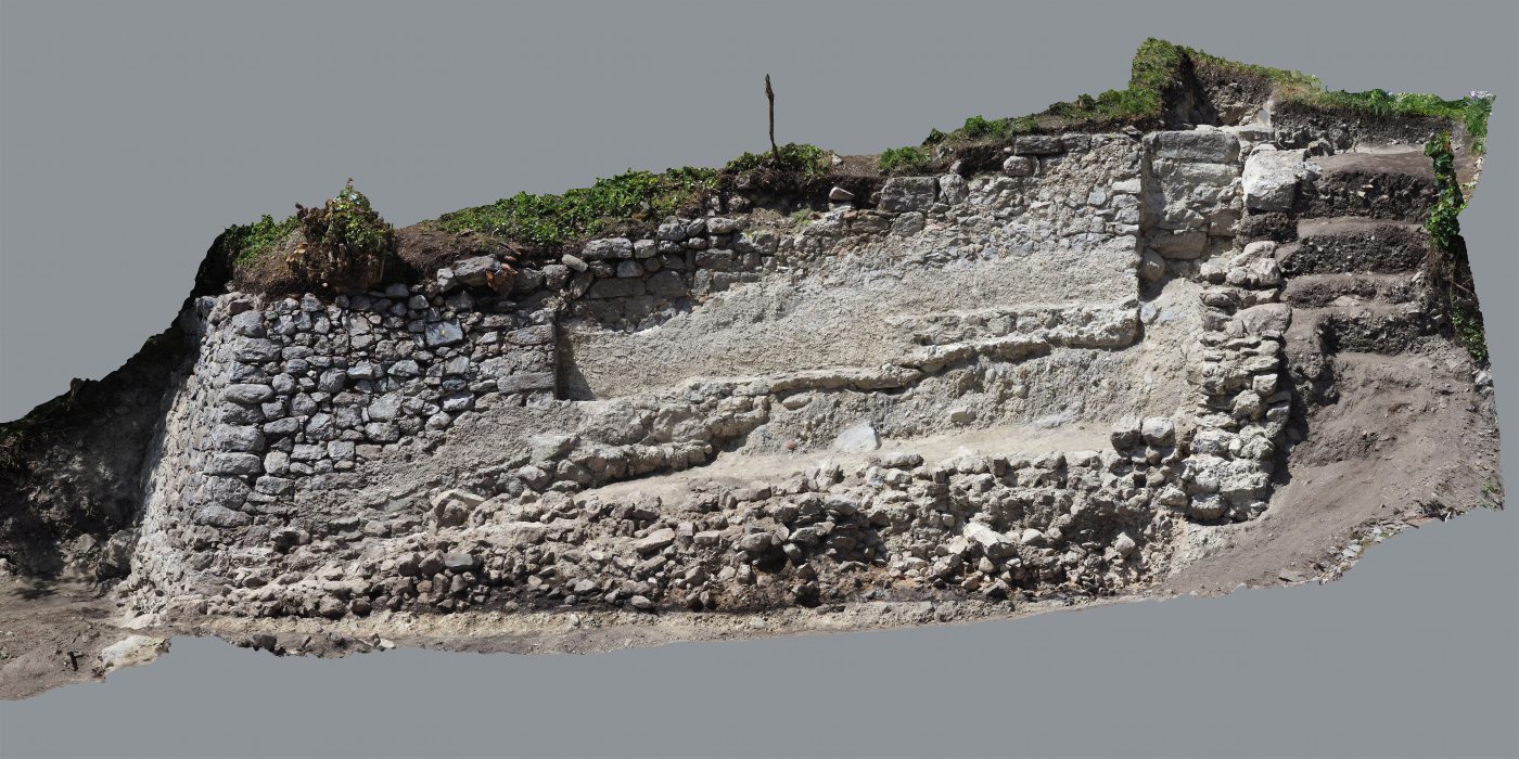 Blick auf die freigelegten Mauerstrukturen beim Romediwirt in Thaur.